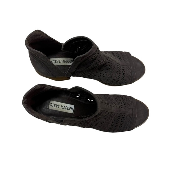 Steve Madden open toe perforated slip on chunky heels grey shoes size 8.5 - Picture 3 of 7